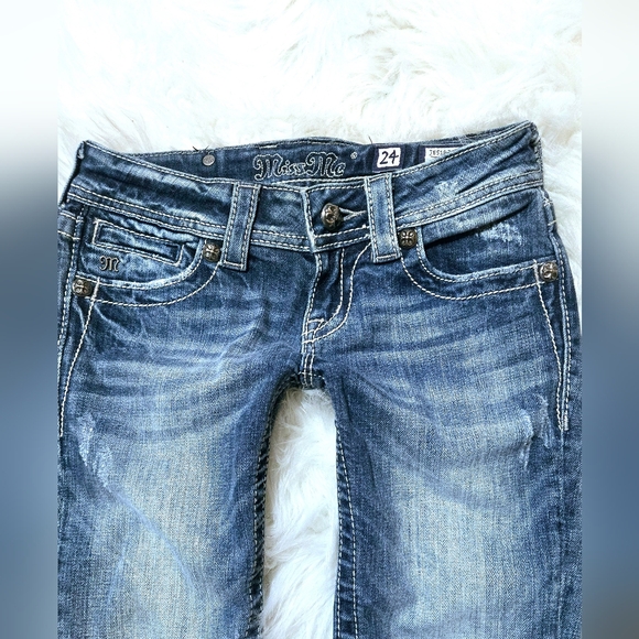Miss Me Low Rise Cqpri Jeans with rhinestone angel wings on back pockets Size 24 - Picture 3 of 7